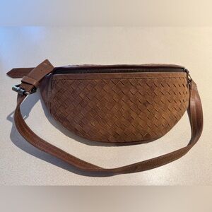 MANDRN Woven Crossbody Bag